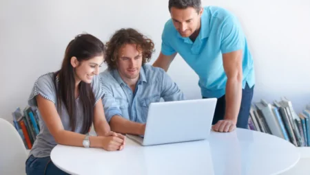 Online Eğitimin Avantajları: Zaman ve Mekândan Bağımsız Öğrenim